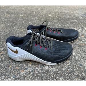 Nike Womens Metcon 5 Size 7.5 AO2982-076 Black Metallic X Gold Sneaker Shoes EUC
